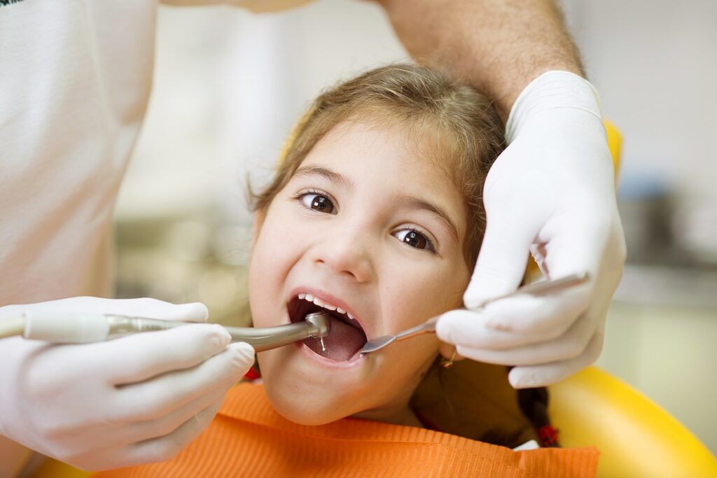 лечение зубов детям